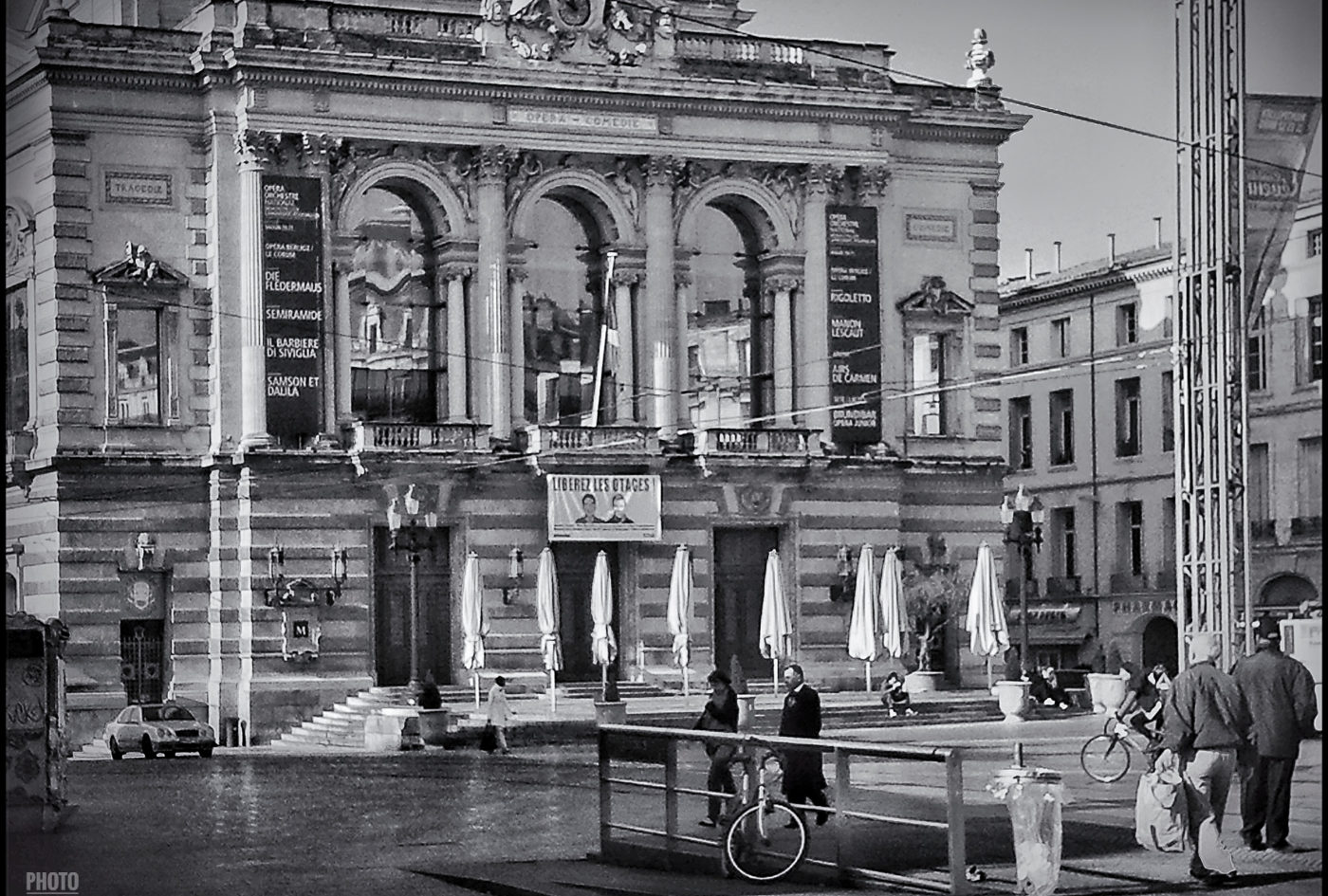 Montpellier - La place de la comédie et son Théatre