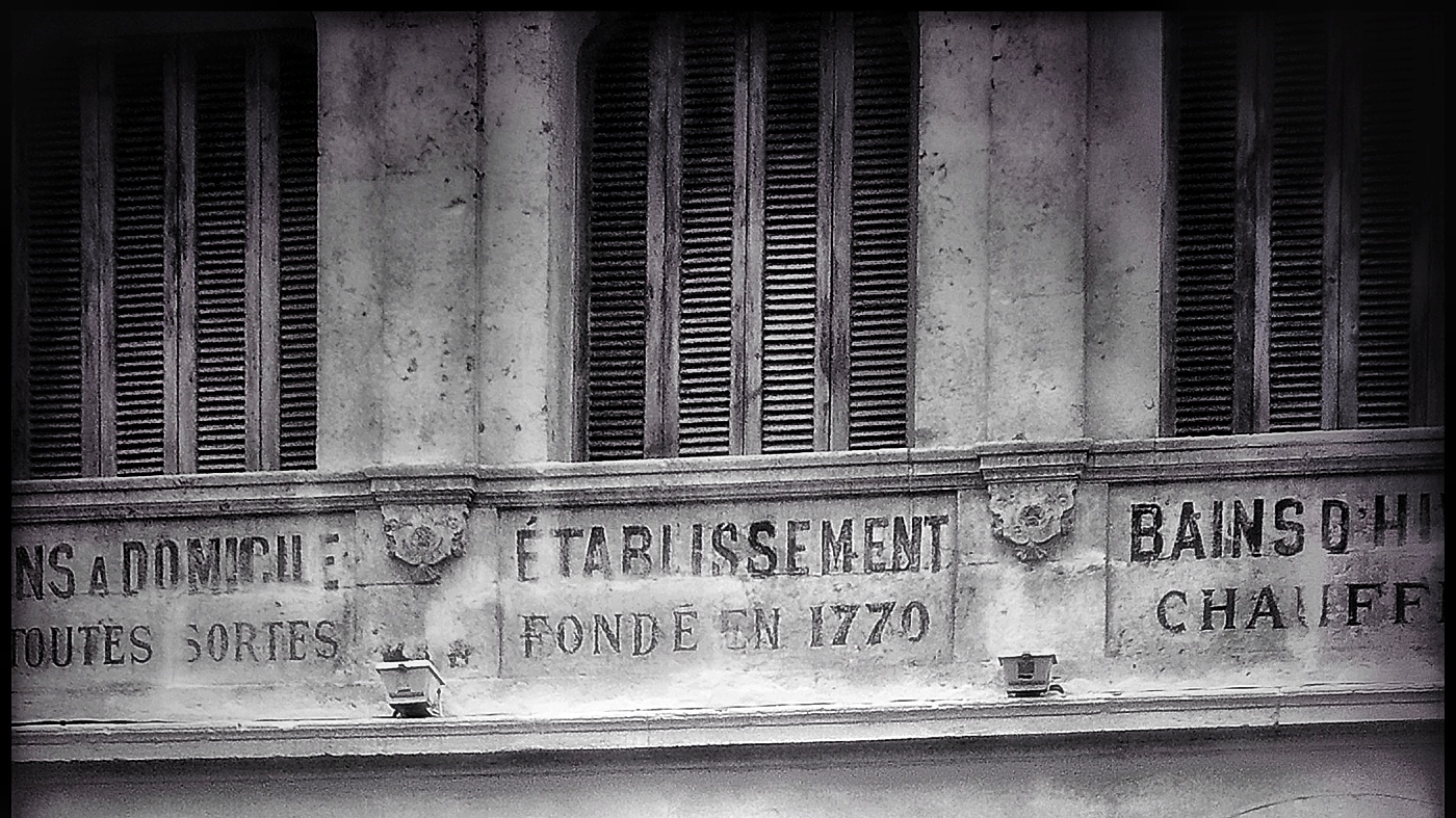 Entrée des anciens bains douche