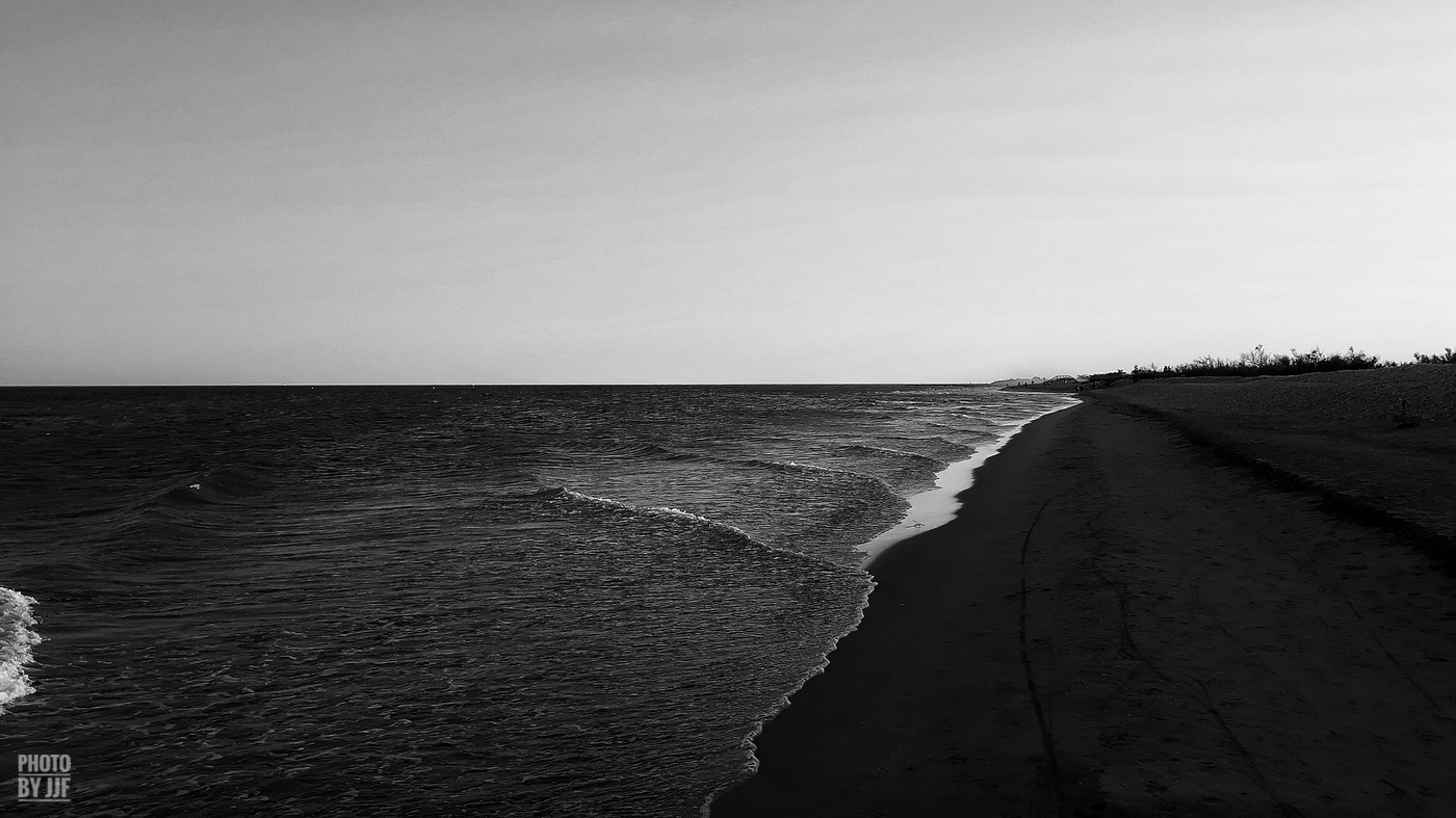 entre2brises_Sur la plage_abandonnee_JJF13